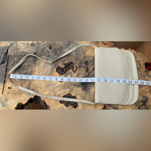 Vintage 70s/80s Cream Leather Shoulder Bag with Gold Hardware - Picture 6 of 7